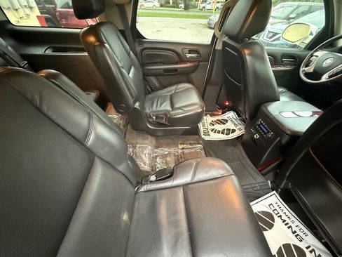 Used 2009 Cadillac Escalade AWD image 12