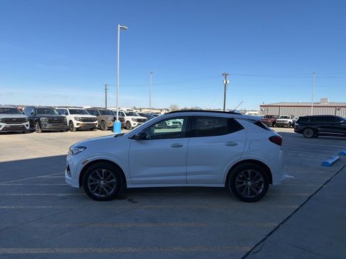 Used 2022 Buick Encore GX Essence w/ Sport Touring Package FWD image 4