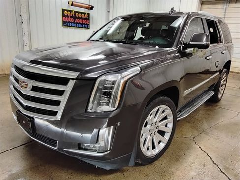 Used 2015 Cadillac Escalade Luxury image 4