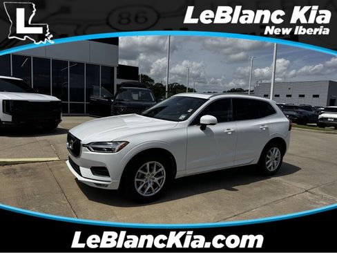 Used 2021 Volvo XC60 T5 Momentum FWD image 1