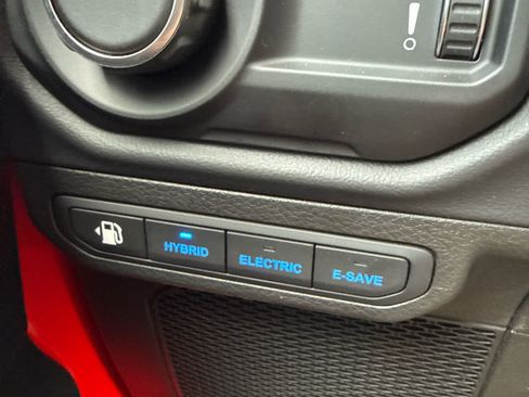 Used 2025 Jeep Wrangler Unlimited Sahara AWD/4WD image 26