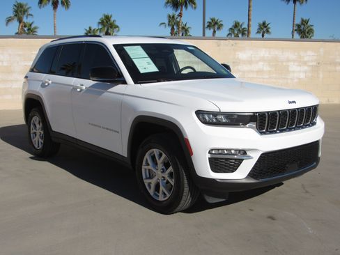 Used 2023 Jeep Grand Cherokee Limited image 2
