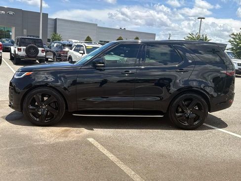 New 2025 Land Rover Discovery Dynamic SE image 2