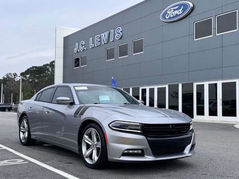Used 2017 Dodge Charger R/T image 1