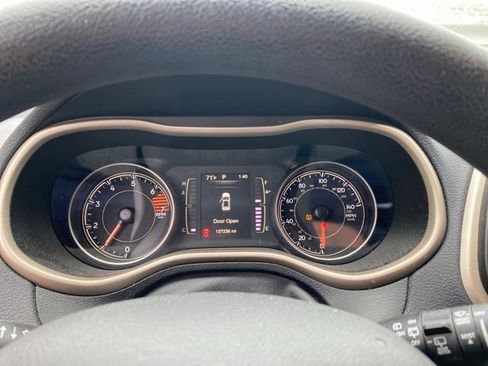 Used 2017 Jeep Cherokee Sport AWD/4WD image 13