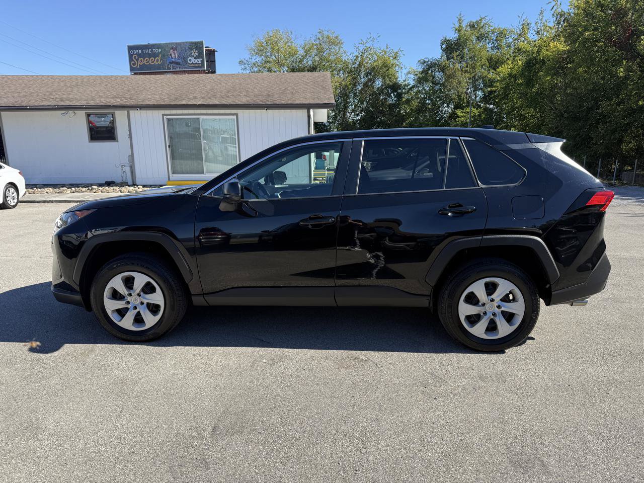 Used 2022 Toyota RAV4 LE FWD image 9