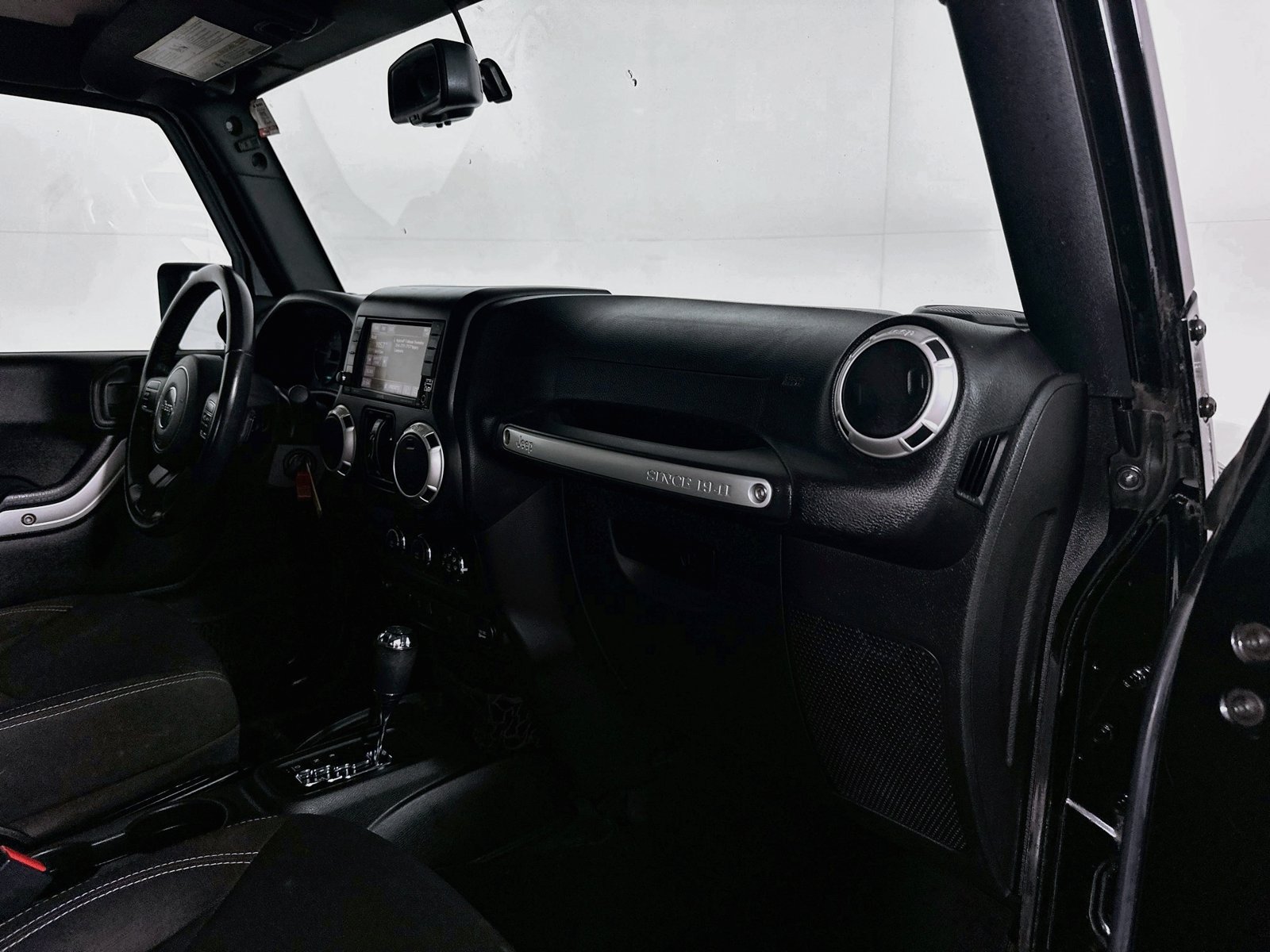 Used 2017 Jeep Wrangler Unlimited Sahara AWD/4WD image 24