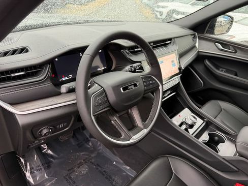 New 2026 Jeep Grand Cherokee Limited AWD/4WD image 11