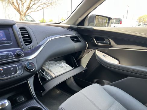 Used 2015 Chevrolet Impala LS w/ LS Convenience Package image 24