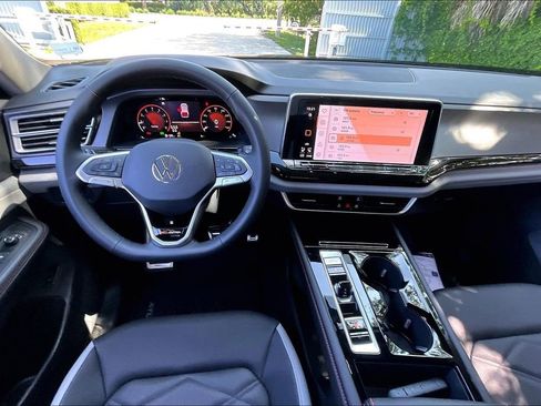 New 2026 Volkswagen Atlas Peak Edition AWD/4WD image 3