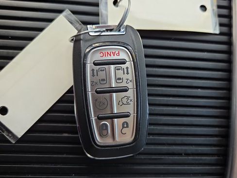 Used 2024 Chrysler Pacifica Touring-L FWD image 47