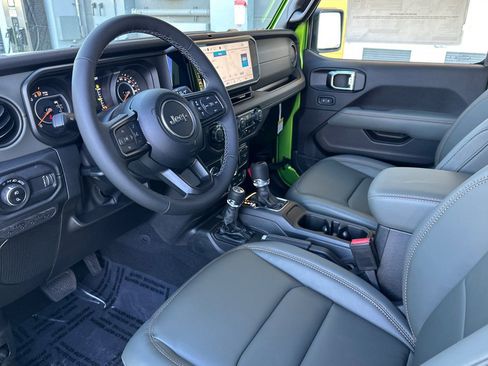 New 2025 Jeep Gladiator Mojave image 11
