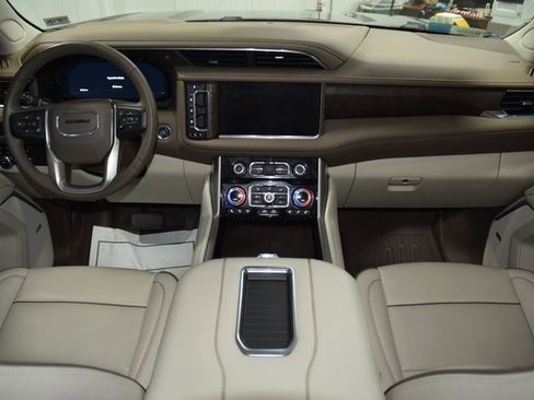 Used 2024 GMC Yukon XL Denali image 33