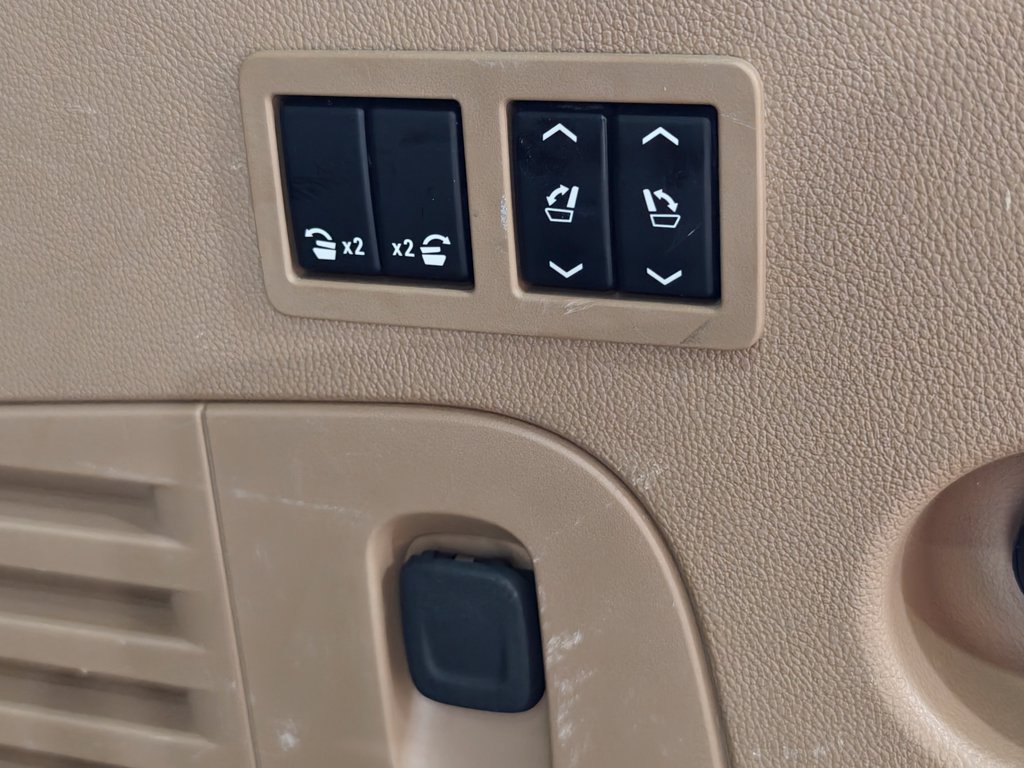 Used 2018 Cadillac Escalade Platinum AWD/4WD image 40