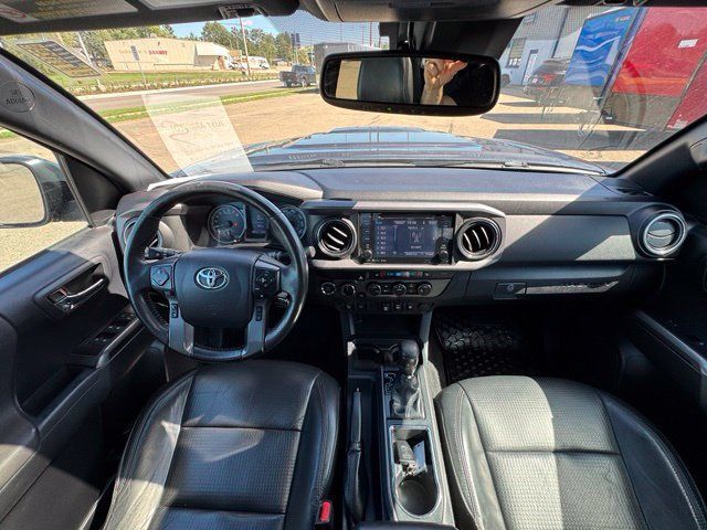 Used 2019 Toyota Tacoma SR5 AWD/4WD image 16