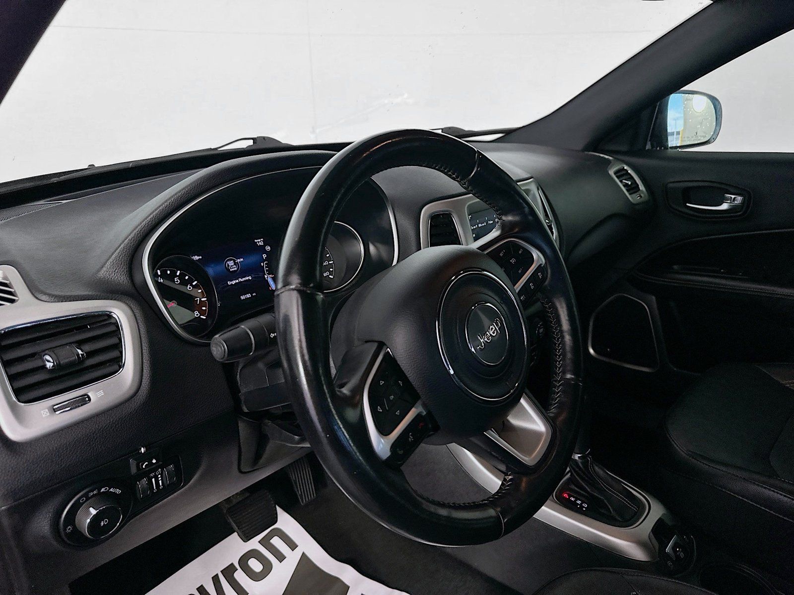 Used 2021 Jeep Compass Latitude w/ Sun and Sound Group FWD image 9