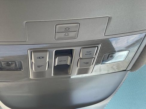 New 2026 Volkswagen Taos SE FWD image 17