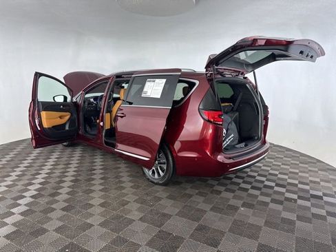 Used 2023 Chrysler Pacifica Pinnacle image 16
