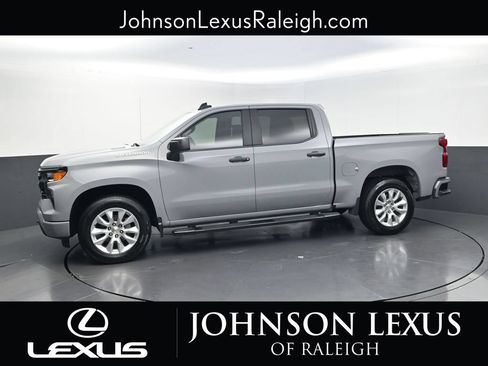 Used 2025 Chevrolet Silverado 1500 Custom RWD image 2
