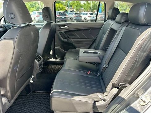 Used 2024 Volkswagen Tiguan SE AWD/4WD image 17