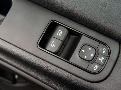 Used 2025 Mercedes-Benz Sprinter 2500 image 22