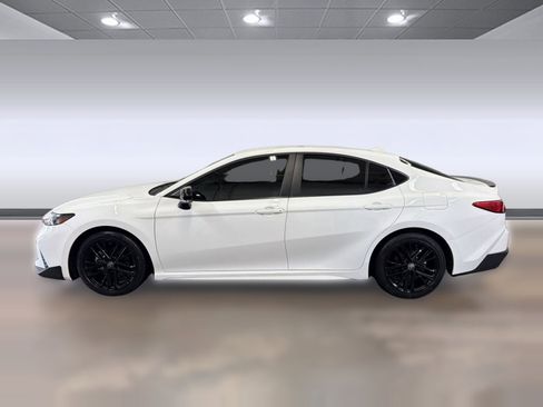 Used 2025 Toyota Camry SE FWD image 2