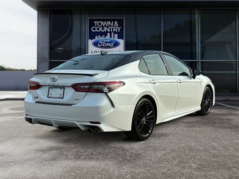 Used 2021 Toyota Camry XSE FWD image 3