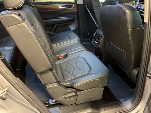 Certified 2025 Volkswagen Atlas SE AWD/4WD image 13