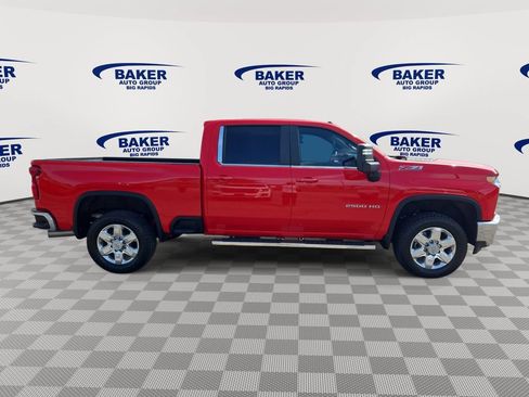 Used 2022 Chevrolet Silverado 2500 LT w/ Convenience Package AWD/4WD image 2