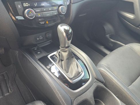 Used 2018 Nissan Rogue SL w/ Premium Package image 16