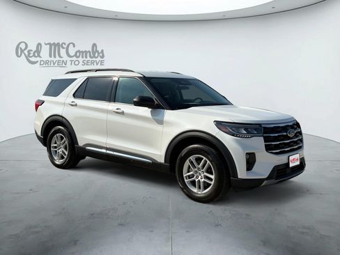 Certified 2025 Ford Explorer Active w/ Active Comfort Package RWD image 3