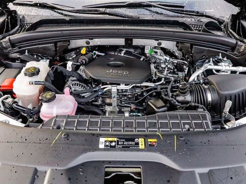 New 2026 Jeep Grand Cherokee Altitude RWD image 32