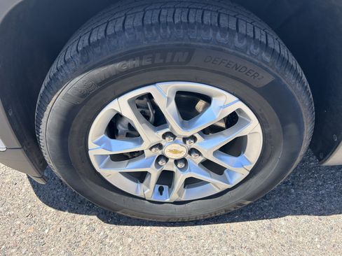 Used 2020 Chevrolet Traverse LT FWD image 8