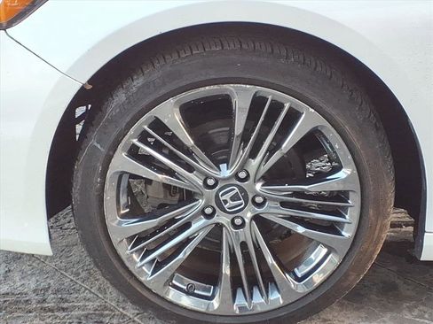 Used 2018 Honda Accord Touring image 6