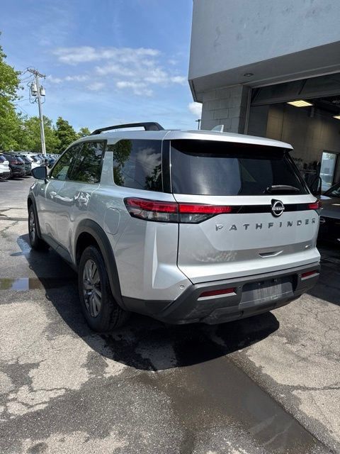Used 2025 Nissan Pathfinder SV AWD/4WD image 4