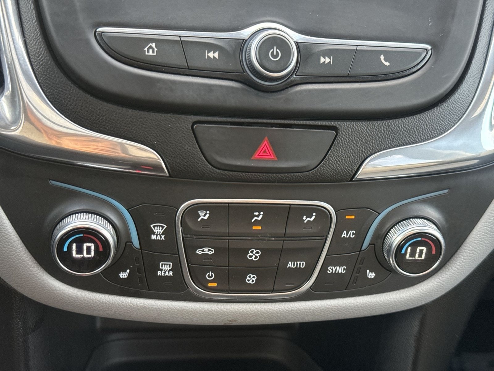 Used 2020 Chevrolet Equinox LT AWD/4WD image 22