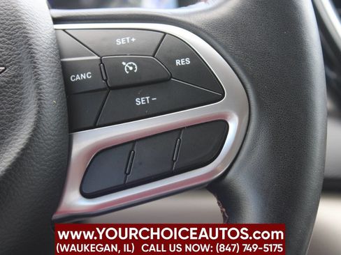 Used 2020 Chrysler Pacifica Touring-L image 26