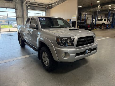 Used 2006 Toyota Tacoma PreRunner RWD image 4