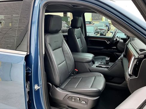 Used 2024 GMC Sierra 1500 Denali w/ Denali Reserve Package RWD image 9