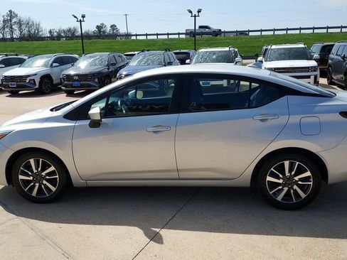 Used 2023 Nissan Versa SV image 6