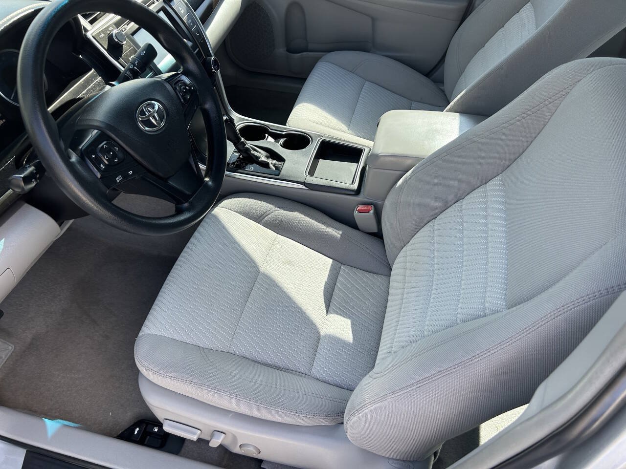 Used 2017 Toyota Camry LE FWD image 14
