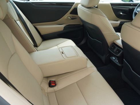 Used 2019 Lexus ES 350 w/ Premium Package FWD image 12