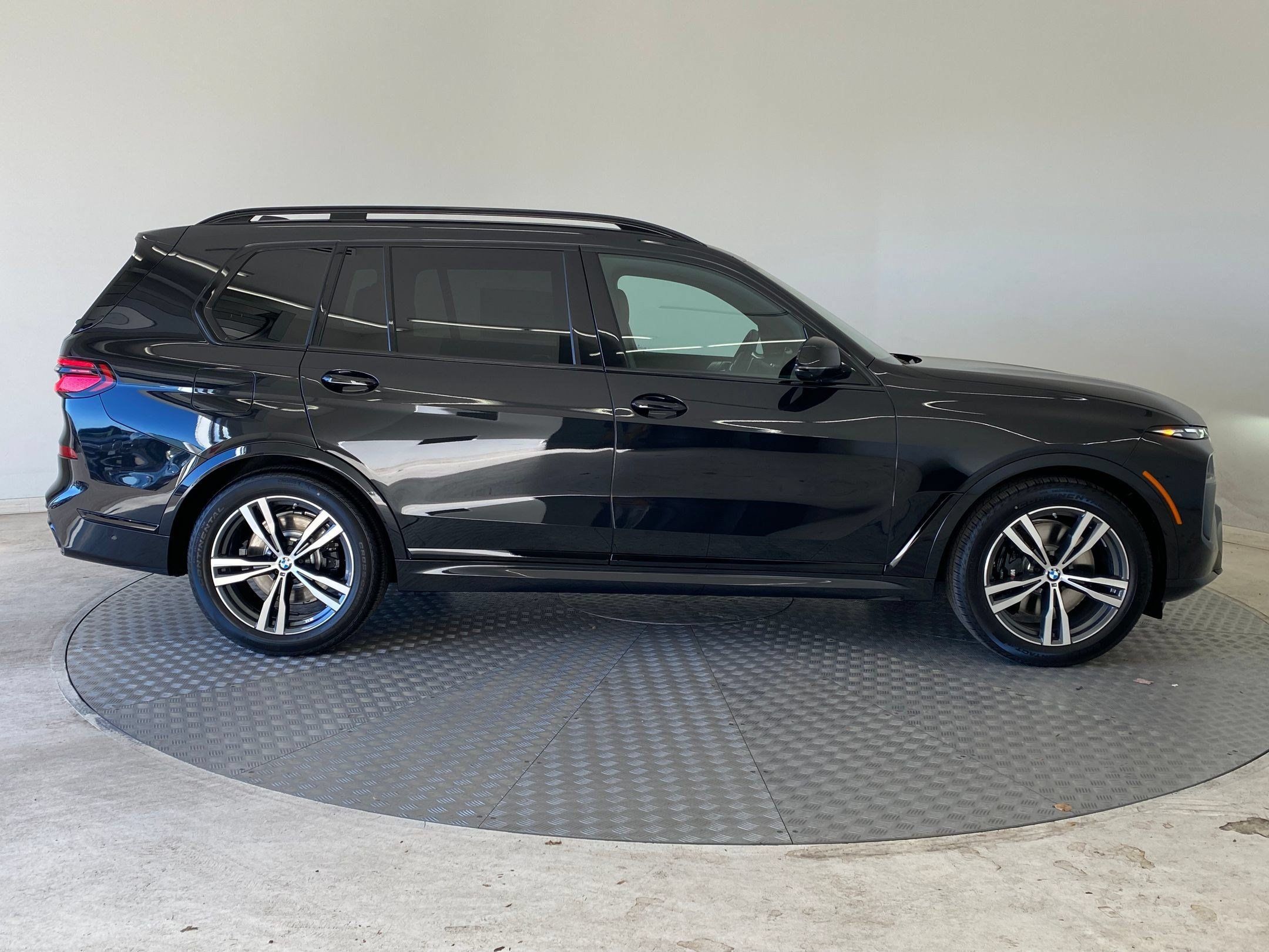 Used 2026 BMW X7 xDrive40i w/ M Sport Package AWD/4WD image 8