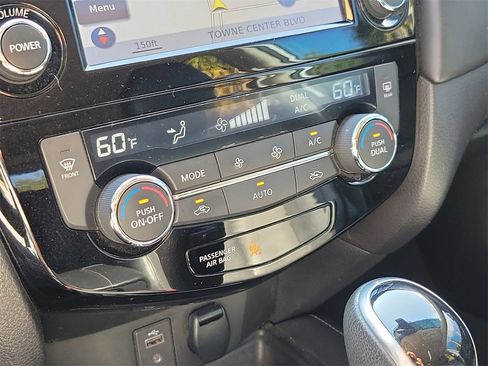 Used 2017 Nissan Rogue SL image 27