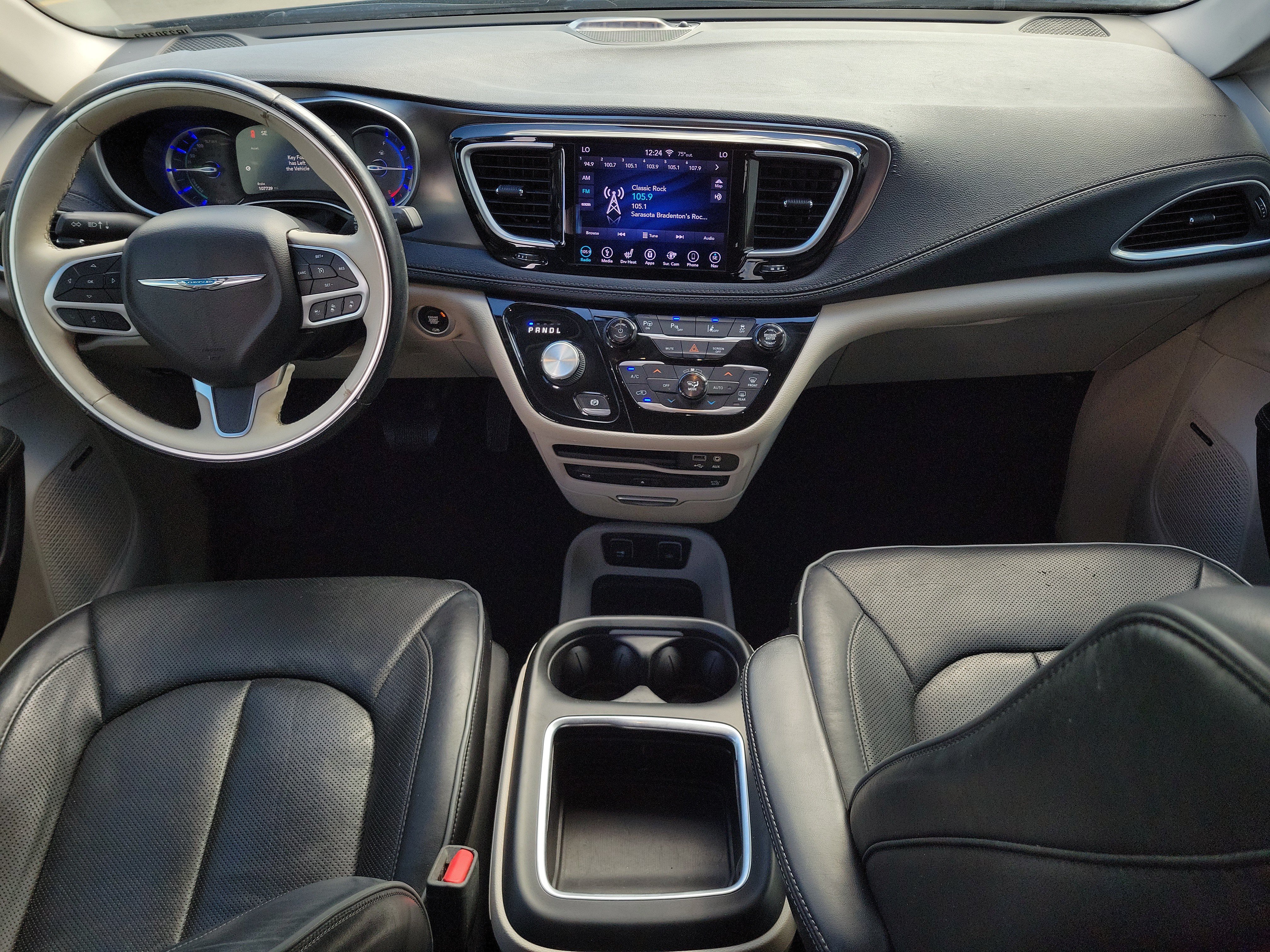 Used 2018 Chrysler Pacifica Limited w/ Advanced Safetytec Group FWD image 16