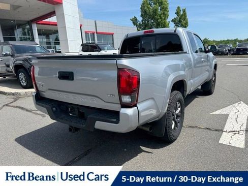 Used 2022 Toyota Tacoma SR5 AWD/4WD image 7