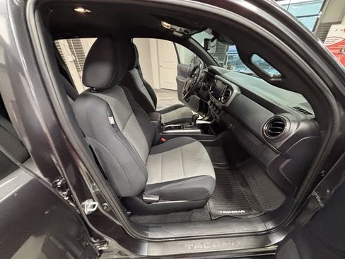 Used 2021 Toyota Tacoma TRD Off-Road image 42