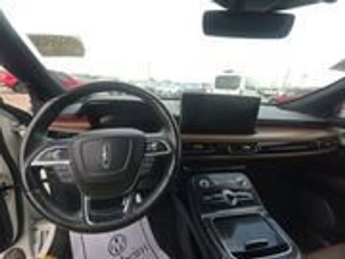 Used 2023 Lincoln Nautilus Reserve w/ Equipment Group 202A image 6