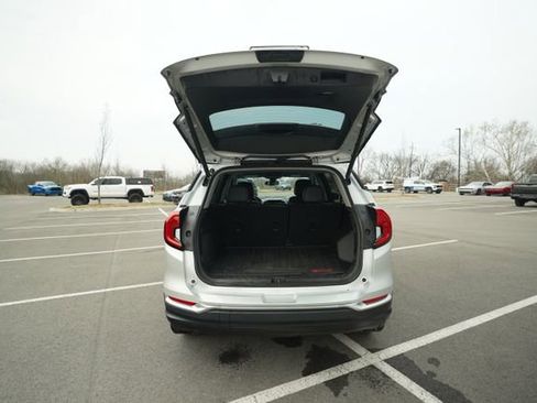 Used 2022 GMC Terrain SLT image 17
