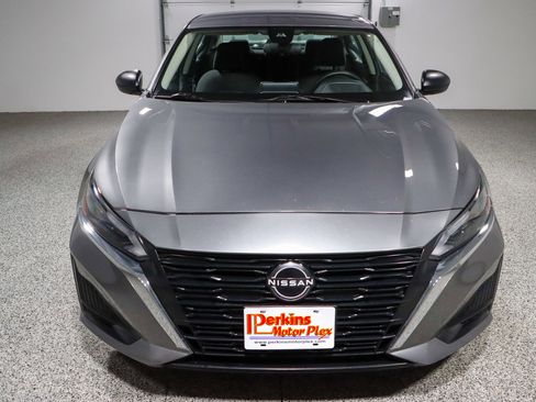 Used 2024 Nissan Altima 2.5 SV image 4